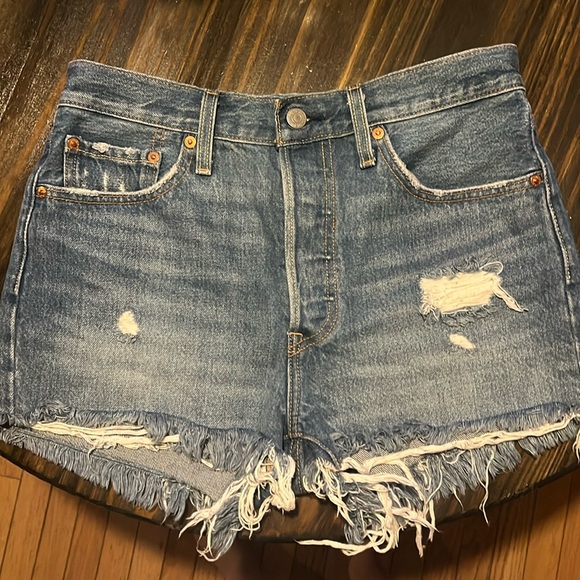 Levi’s Jean Shorts 501 - Picture 1 of 4